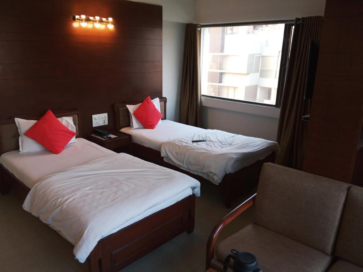 Hotel Apex Ahmedabad Esterno foto