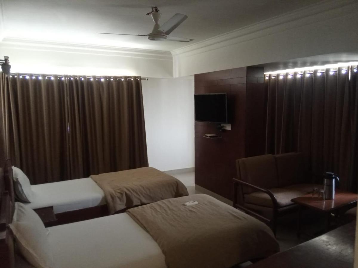 Hotel Apex Ahmedabad Esterno foto