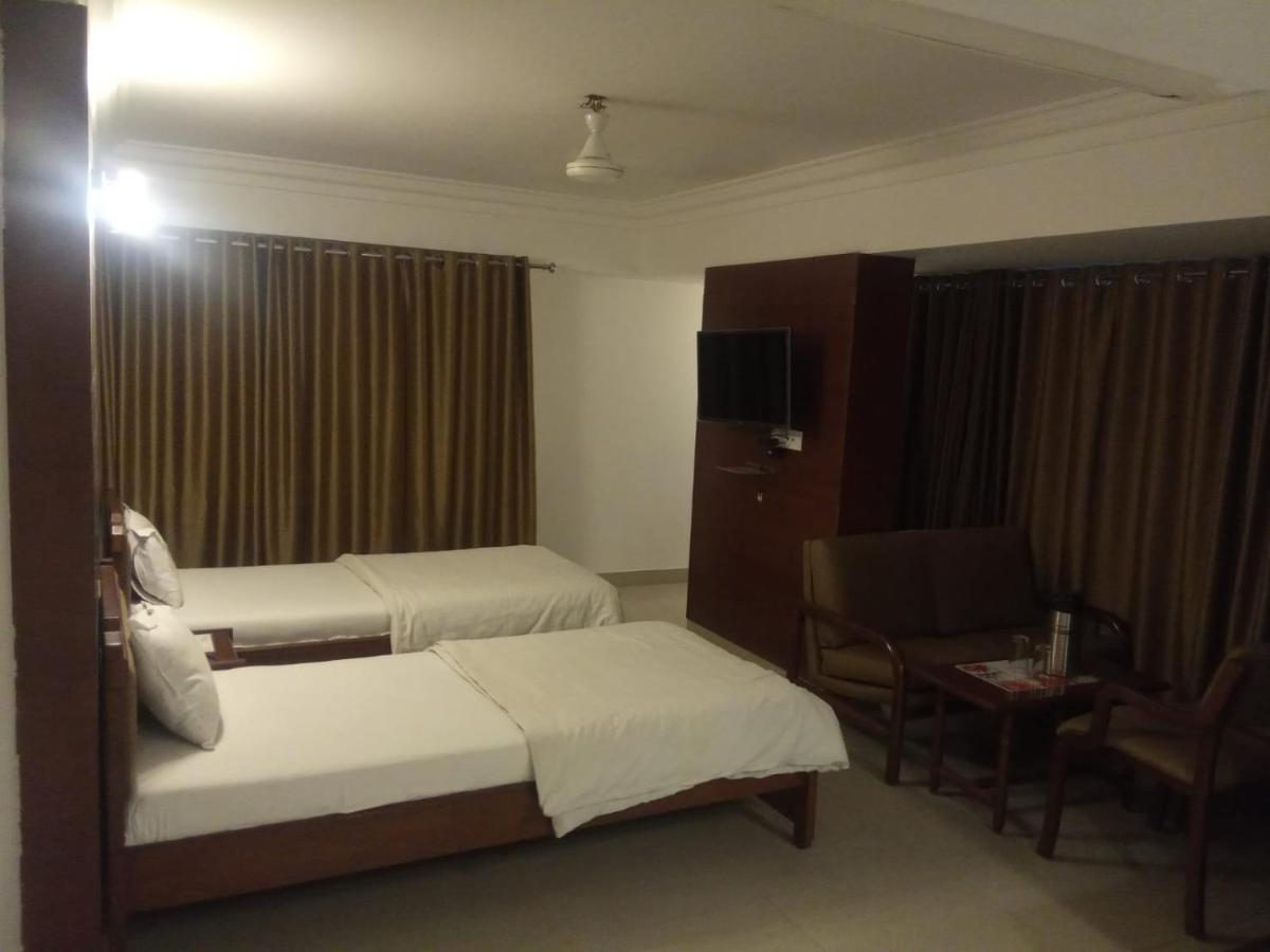 Hotel Apex Ahmedabad Esterno foto