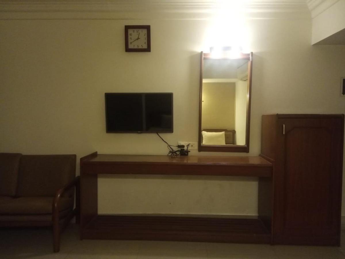 Hotel Apex Ahmedabad Esterno foto